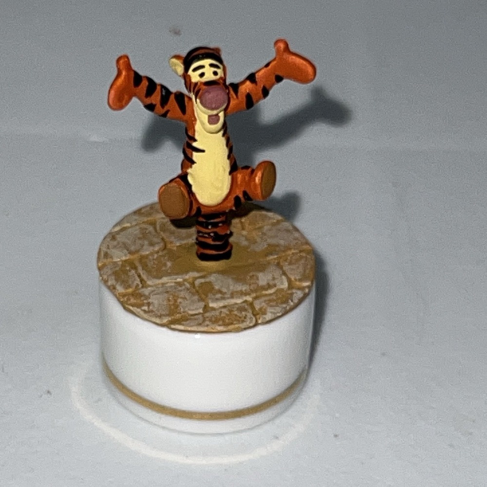 Disney Cast of Characters Collection - TIGGER‎ Mini Trinket Box Pooh & Friends